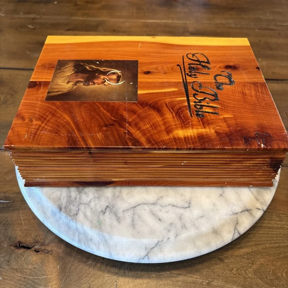 VTG 1976 Cedar Bible Safe Box With‎ Windsor King James Red Letter Ed Slim Bible